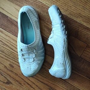 Skechers beige colored memory foam shoes